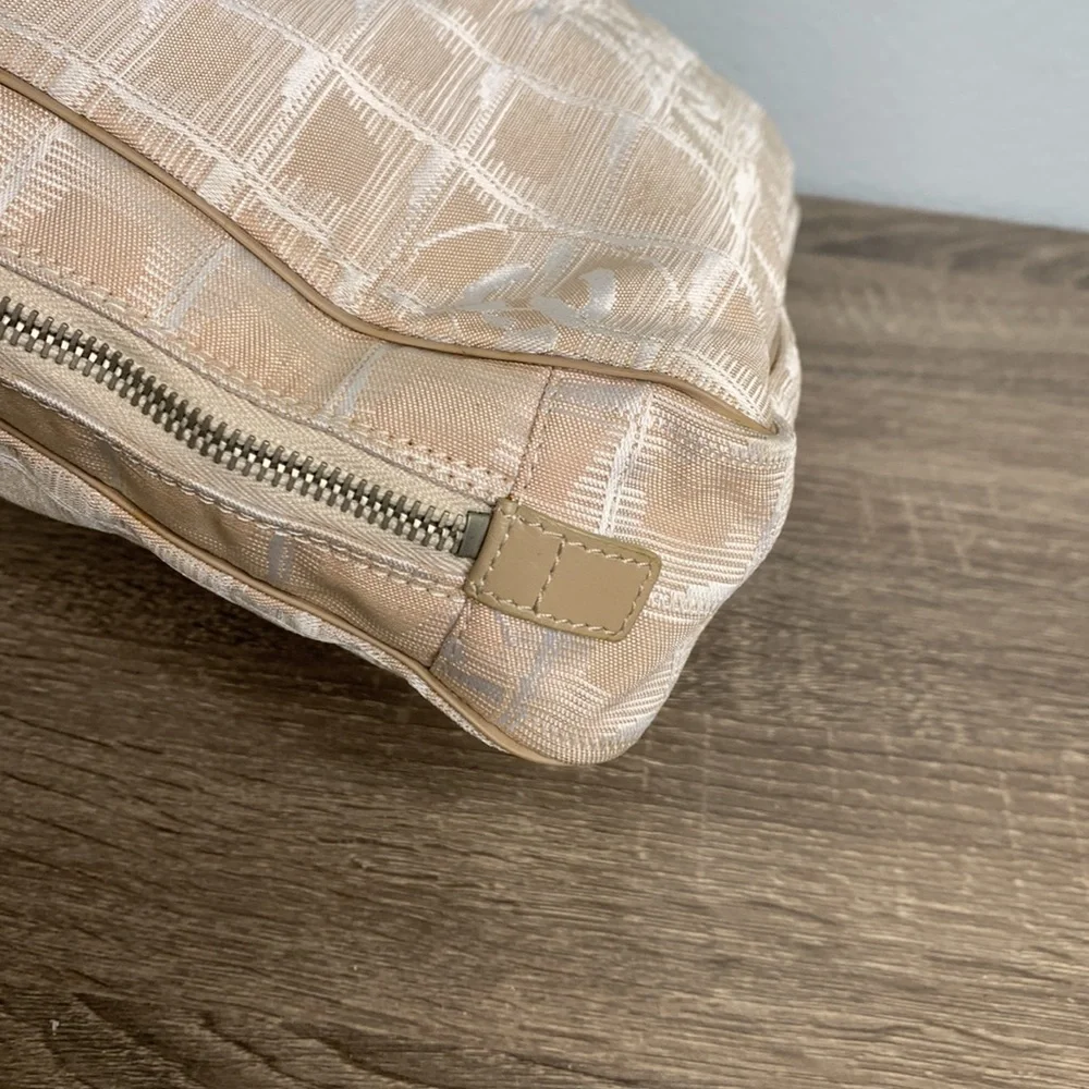 EUC Chanel canvas office bag or laptop bag. - Picture 5 of 10